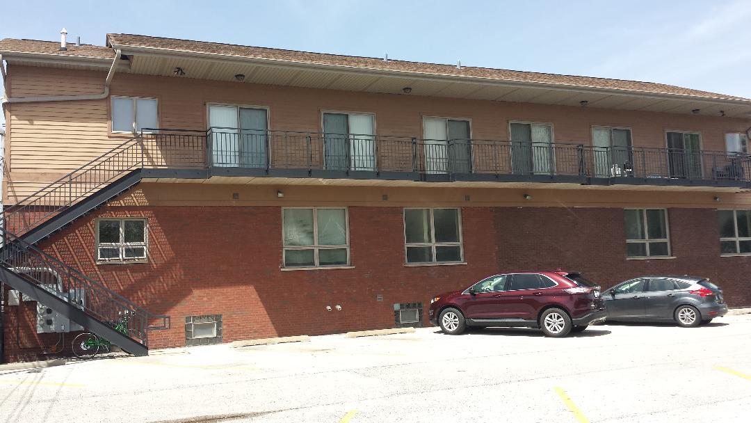 Building Photo - 3700 Prairie Ave