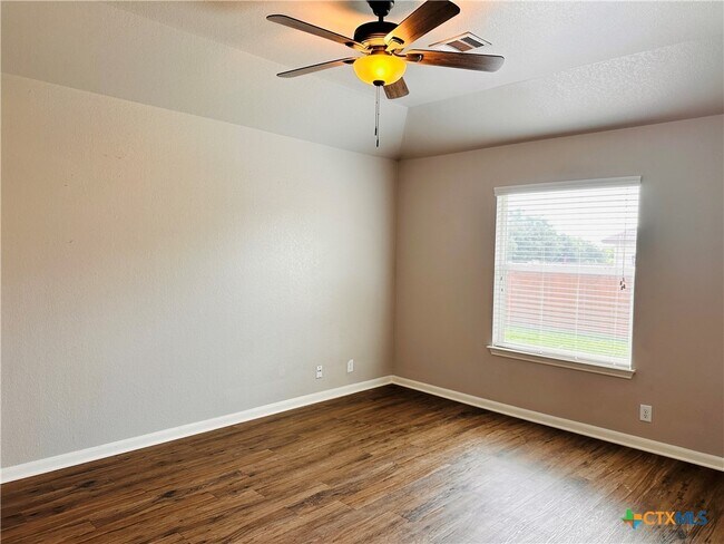 Building Photo - 532 Magnolia Wind