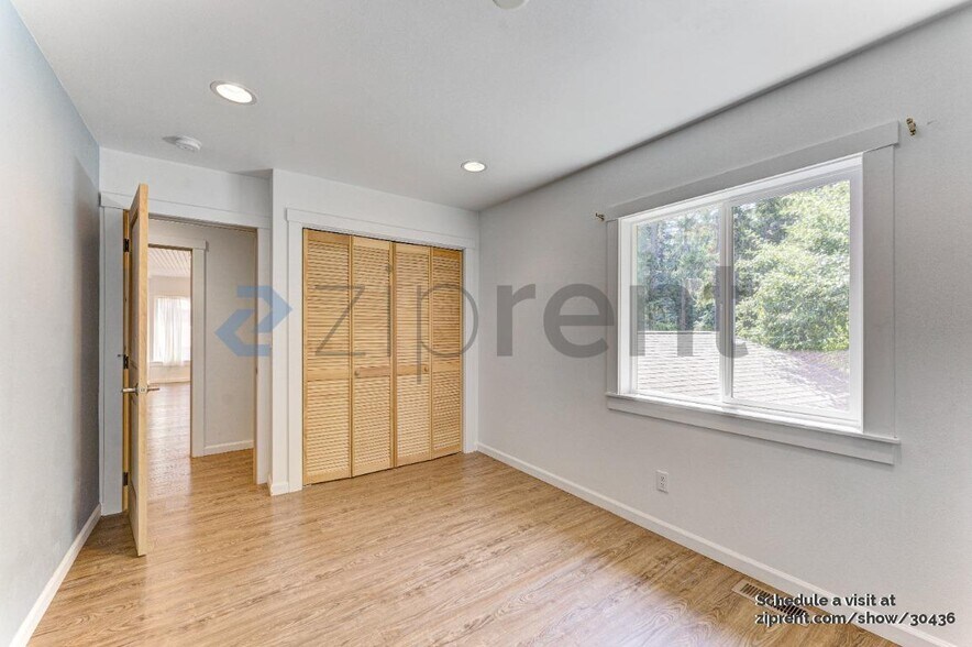 Building Photo - 1168 NW Sunlit Ln