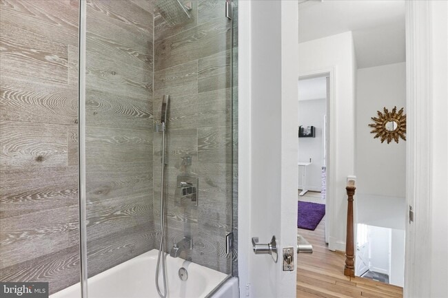 Building Photo - 3221 Coquelin Terrace
