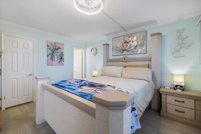 Building Photo - 1400 Tarpon Center Dr