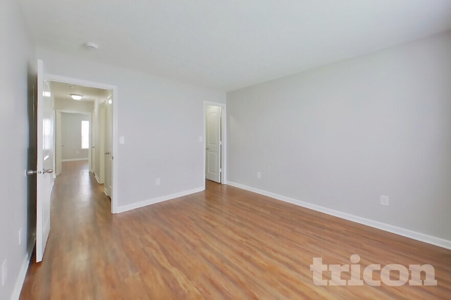 Building Photo - 8183 Dartmoth Ln