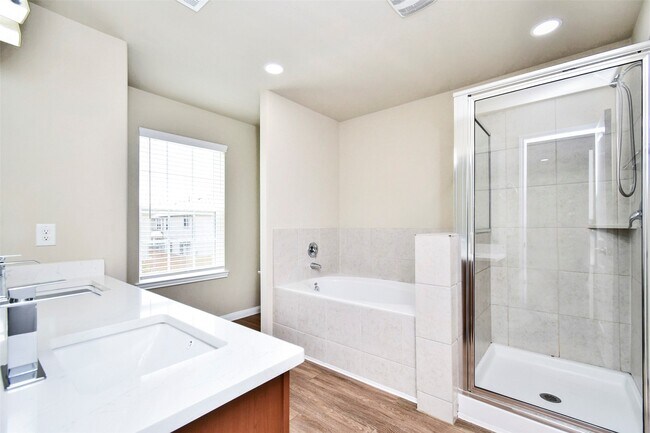 Building Photo - 18638 Lansdowne Stream Path