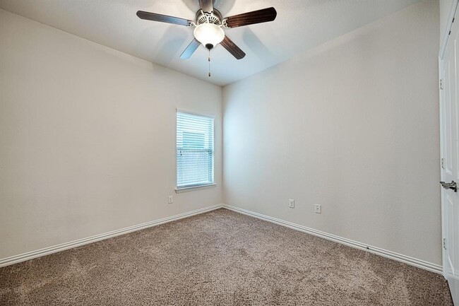 Building Photo - 10500 Crescendo Ln