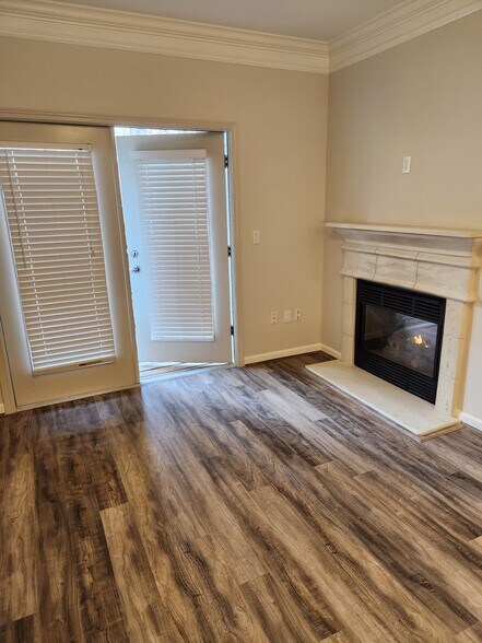 Walk out to 3rd floor balcony, facing west. Open view. - 5559 glenridge dr,