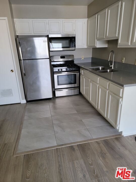 Building Photo - 820 S St Andrews Pl