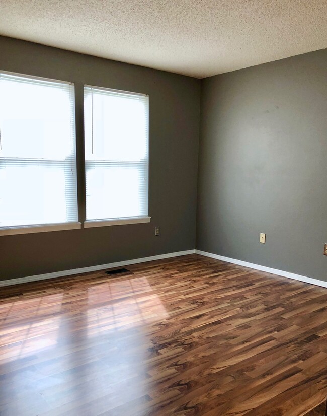 Building Photo - Open Tri-Level Townhome With Tons Of Space...