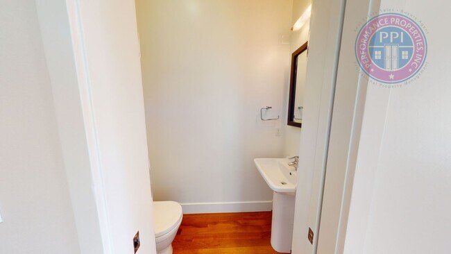 Building Photo - Riverfront Location, Luxury Townhome - End Corner Unit, Two En-Suites, Attached Garage