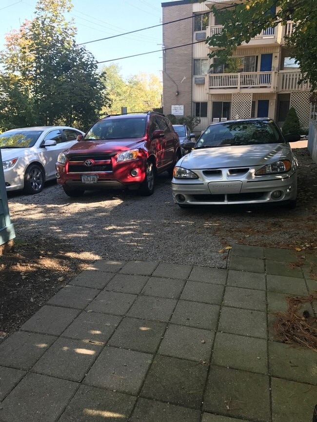 Building Photo - 544 N State St