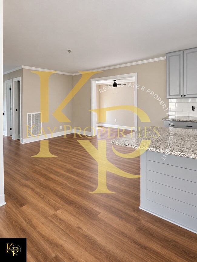 Building Photo - 2034 E Azalea Dr