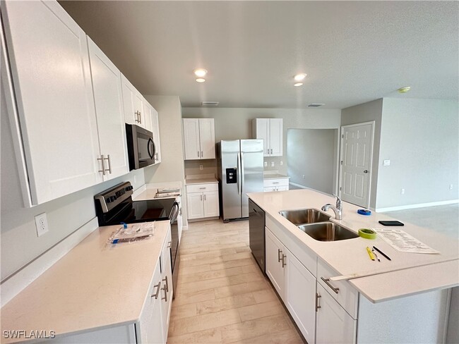 Building Photo - 801 Serenity Ln