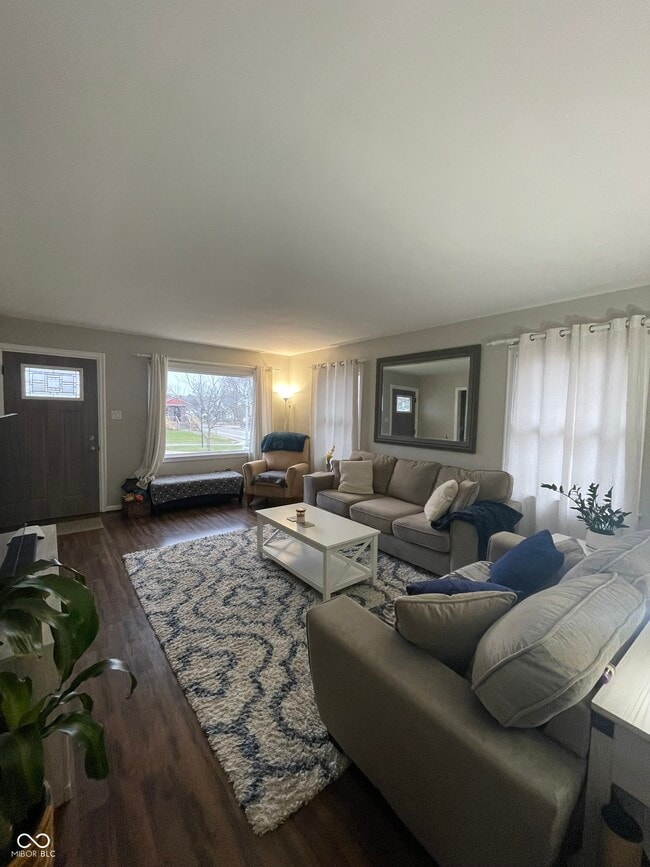 Building Photo - 924 Main St