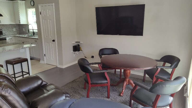 Building Photo - 3400 Cricketeer Dr