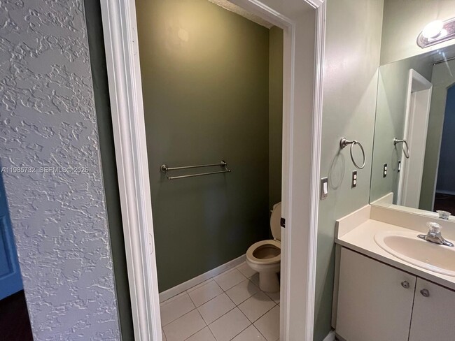 Building Photo - 4952 Tradewinds Ter