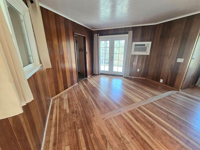 Building Photo - Calm Surrounds This Beautiful Cabin Home