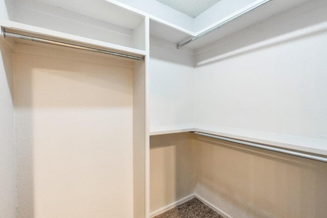 Building Photo - 1324 Kelly Park Rd