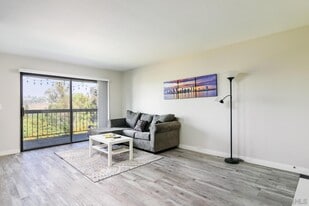 Building Photo - 5125 Fontaine St