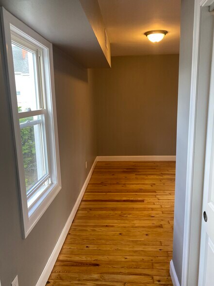 Building Photo - 1190 Plymouth Ave