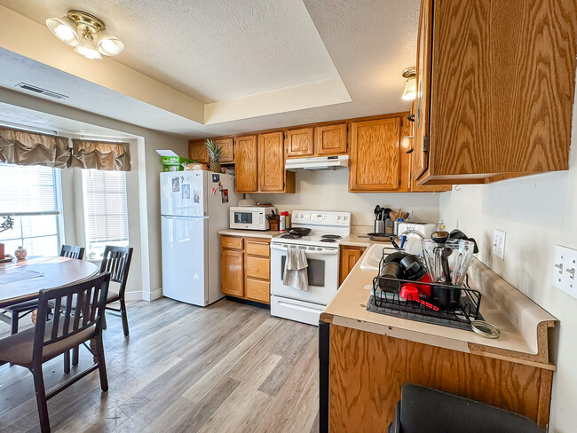 Building Photo - 565 N 300 E