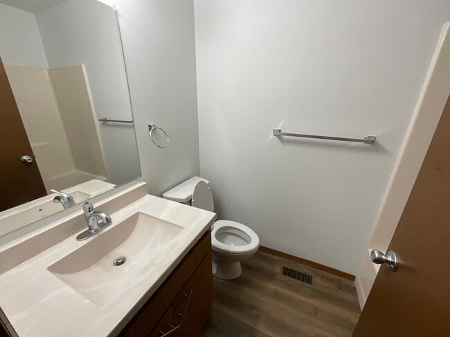 Building Photo - LEASING