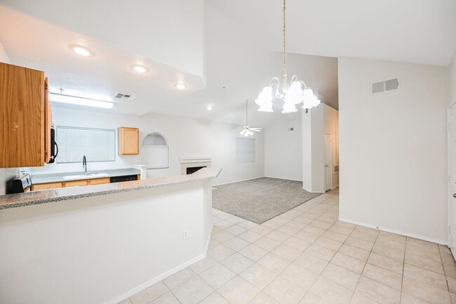 Building Photo - Gated Community townhome, with private garage