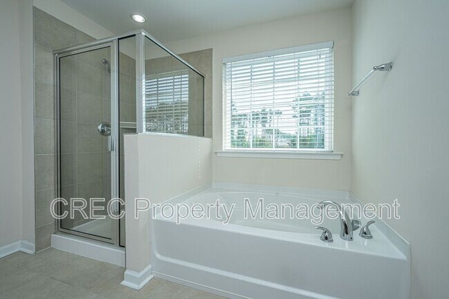 Building Photo - 201 Bigleaf Ct