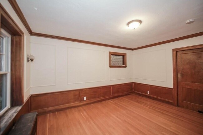 Building Photo - 35 Greycliff Rd