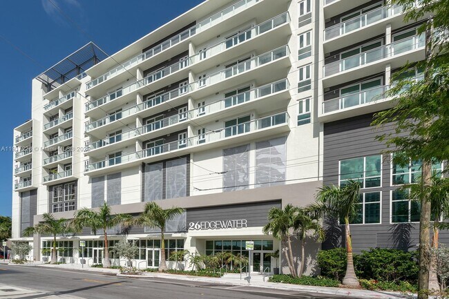 Building Photo - 321 NE 26th St