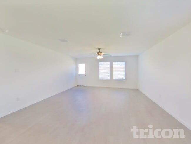 Building Photo - 1616 Parlier St