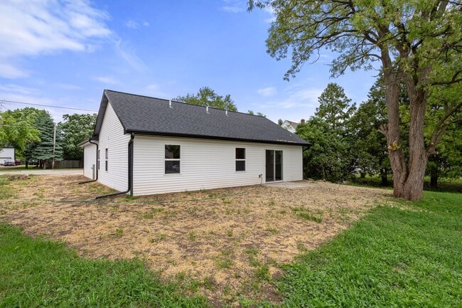 Building Photo - New Construction Home for Rent in Oshkosh, WI