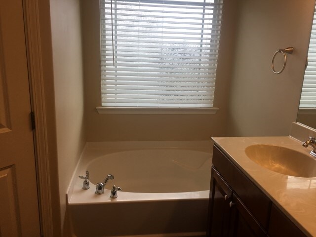 Building Photo - 132 Pine View Xing