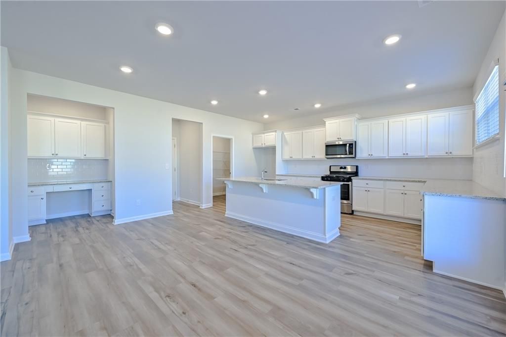 Building Photo - 303 Eleanora Xing