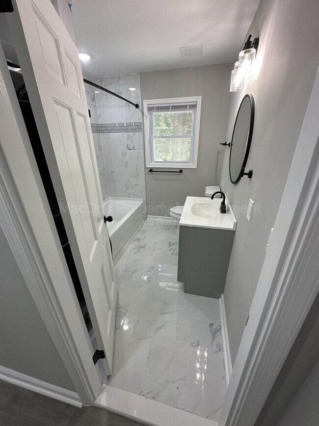 Building Photo - 12317 Metlock Rd