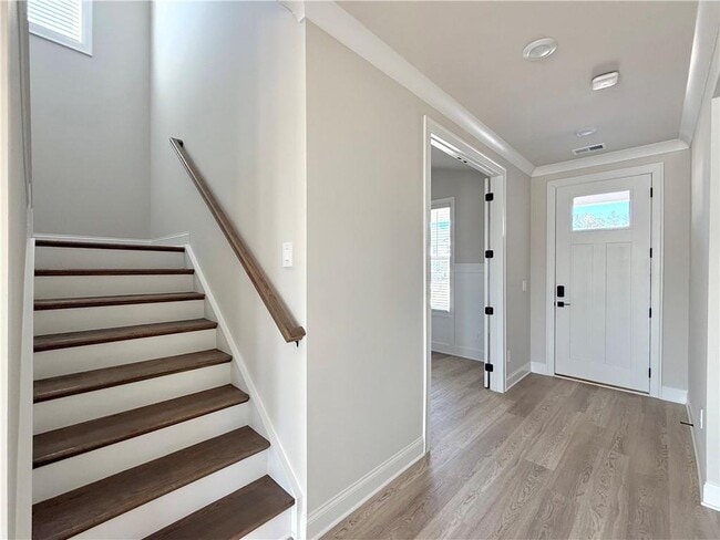 Building Photo - 3227 Madeira Dr