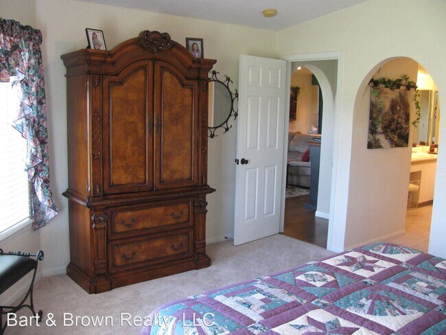 Building Photo - 110 W Rockford Dr