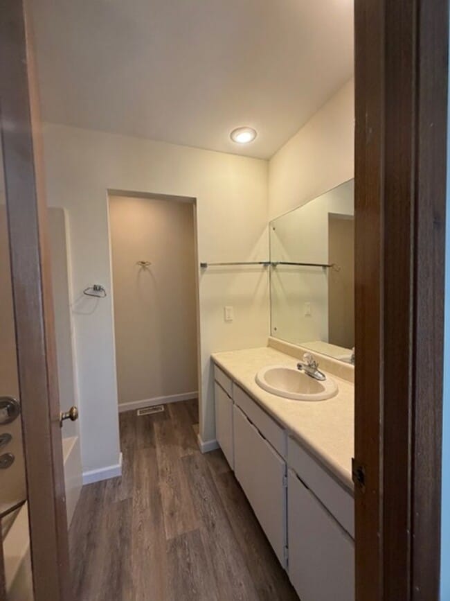 Building Photo - 2 Bedroom Duplex close to I -140 Contact Debra Johnson (865) 591-8281