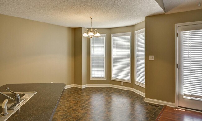 Building Photo - 3649 S Naples Ct