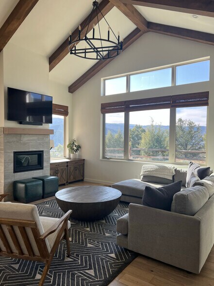 Building Photo - 408 Pinyon Mesa Dr