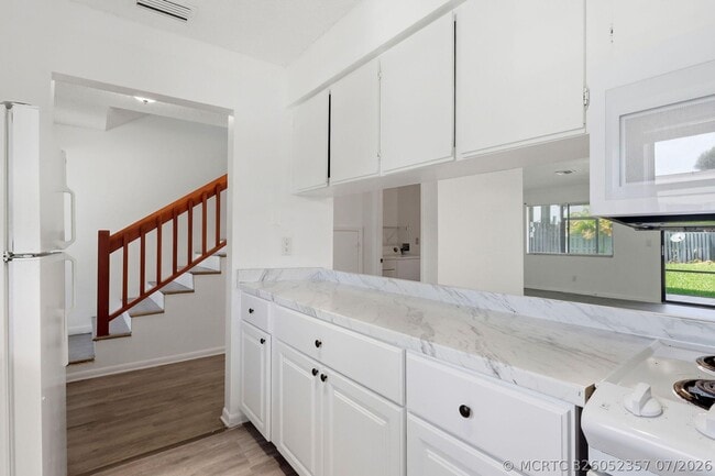Building Photo - 2305 Seaside Dr