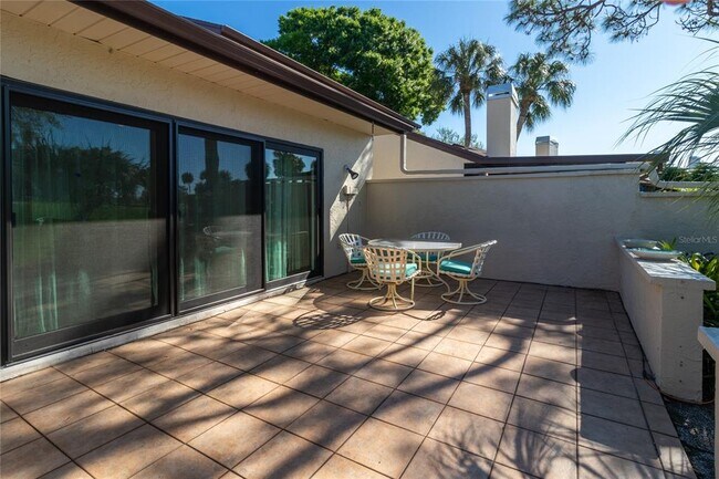 Building Photo - 4660 La Jolla Dr