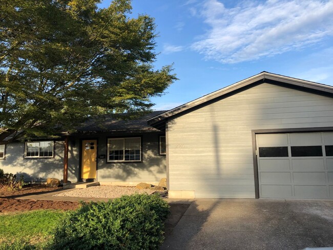 Primary Photo - Live in Comfort and Style in the Heart of ...