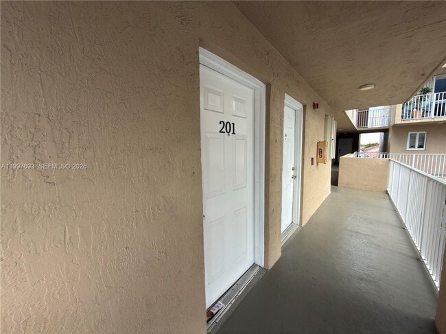 Building Photo - 2630 W 76th St