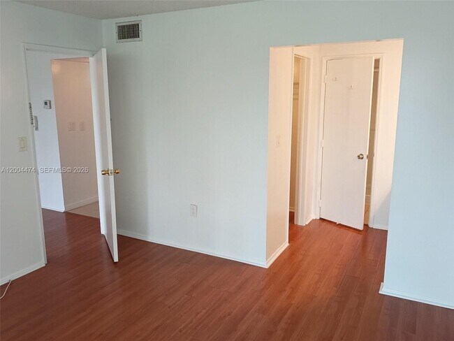Building Photo - 9440 Tangerine Pl