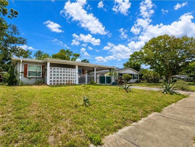 Building Photo - 2440 Anastasia Dr