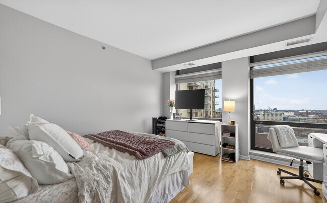 Building Photo - 1212 N Wells St