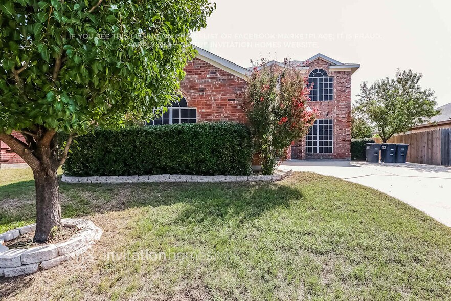 Building Photo - 10804 Middleglen Rd