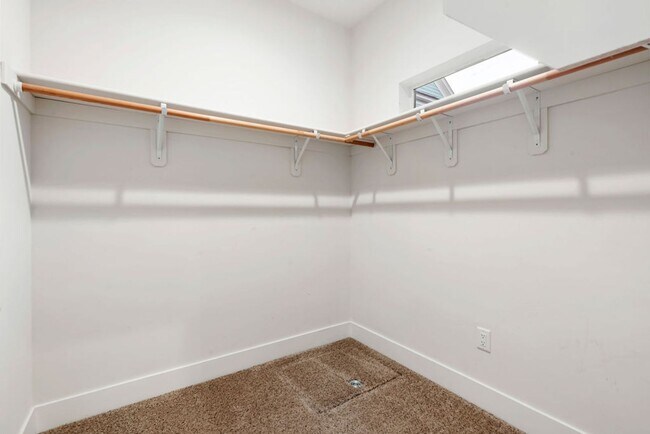 Building Photo - Contemporary Dual Level MidTown Bungalow with Balcony & Garage!