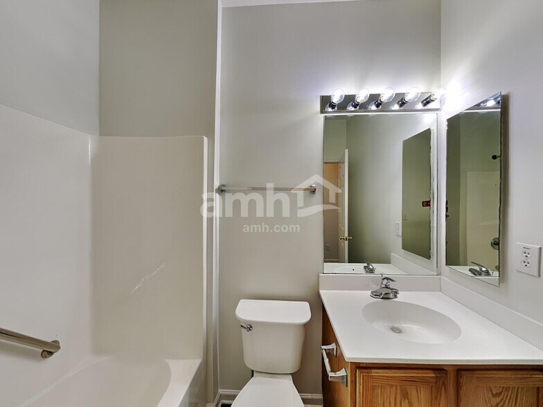 Building Photo - 1828 Annalee Dr