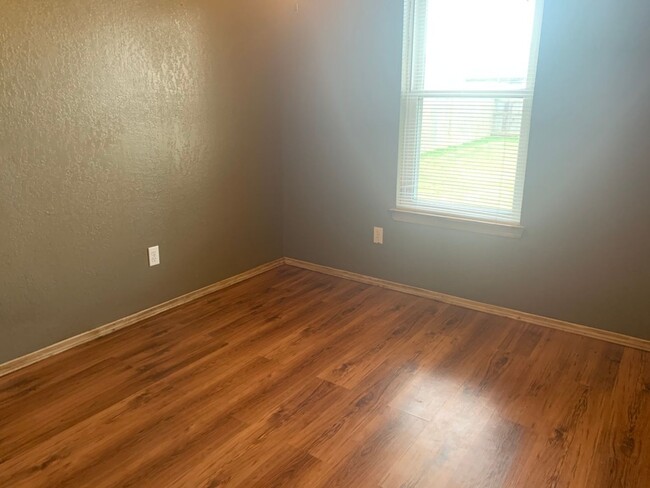 Building Photo - 8425 Bigwood Drive