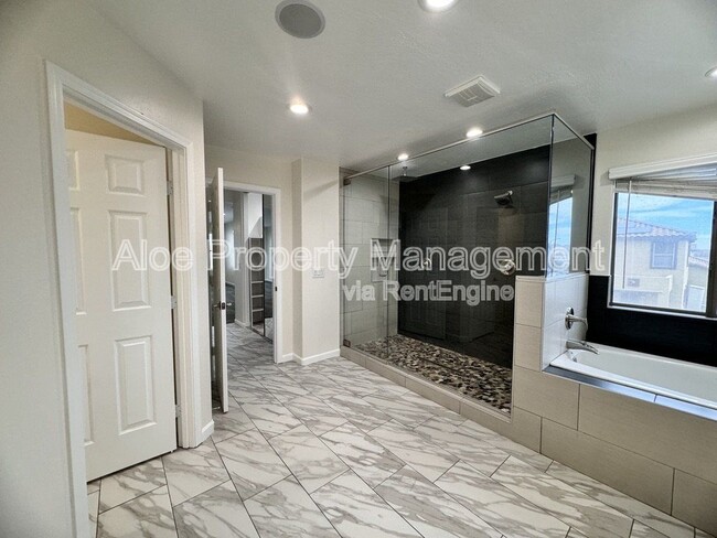 Building Photo - 14141 N 136th Ln
